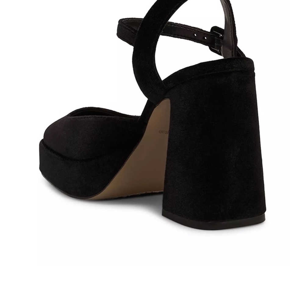 Vince Camuto black velvet pumps - Picture 5 of 8